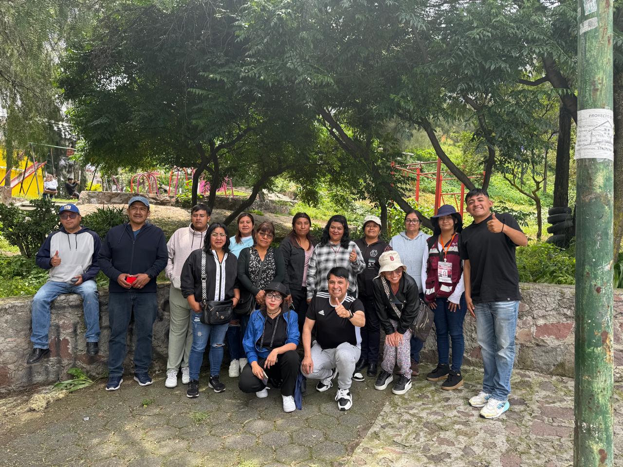 Con los compañeros de la Unión de Colonos de San Miguel Teotongo - Foto 2