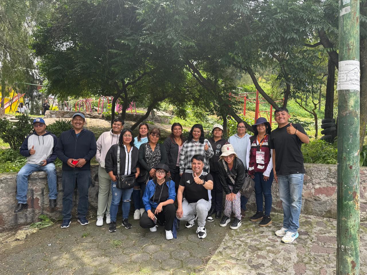 Con los compañeros de la Unión de Colonos de San Miguel Teotongo - Foto 3